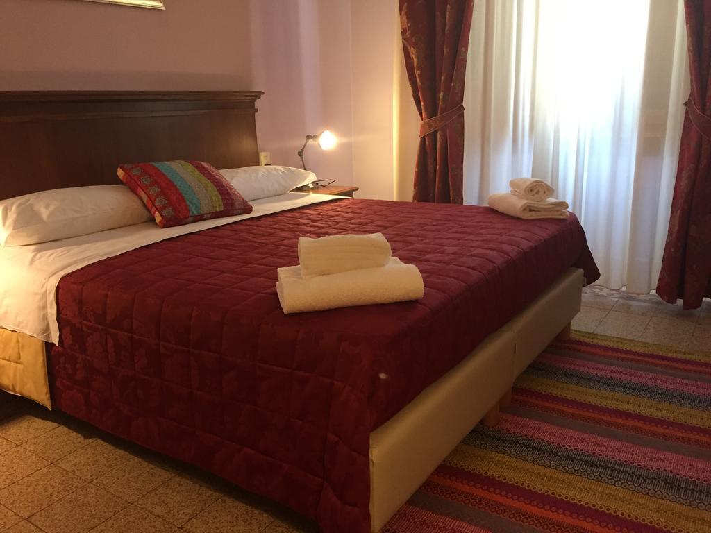 Astrid Hotel Florença Quarto foto